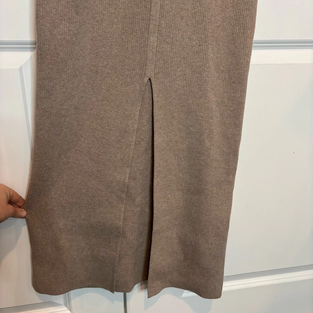 NWT Abercrombie & Fitch Tan Ribbed Knit V-neck Long Sleeve Maxi Dress M